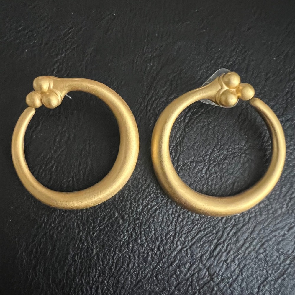 Vtg Liz Claiborne Vintage Gold Tone Chunky Textured Hoop Earrings 1.5" Retro